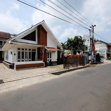 Reddoorz Near Moro Mall Purwokerto Εξωτερικό φωτογραφία