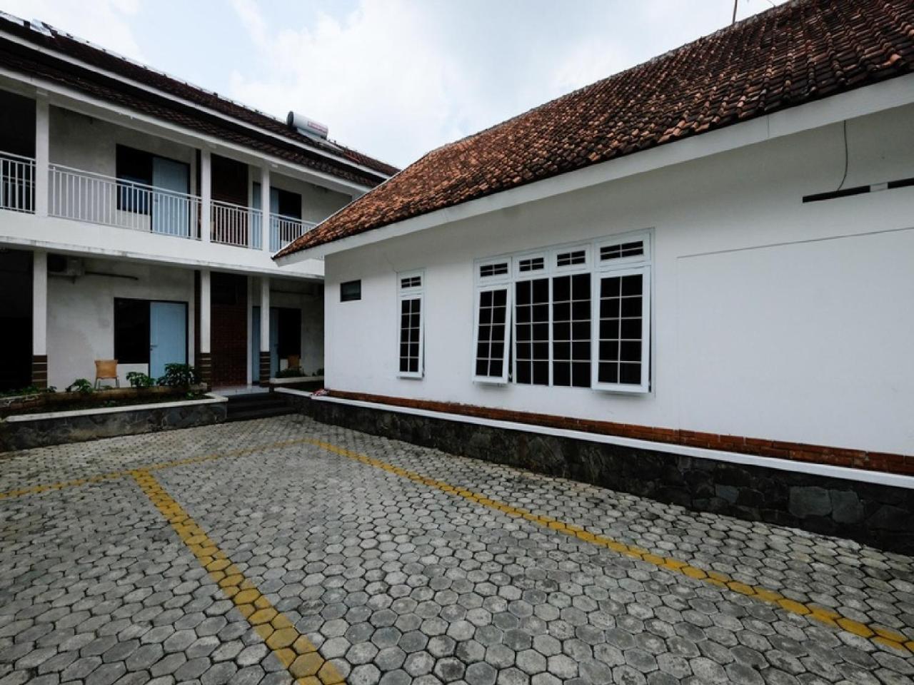 Reddoorz Near Moro Mall Purwokerto Εξωτερικό φωτογραφία